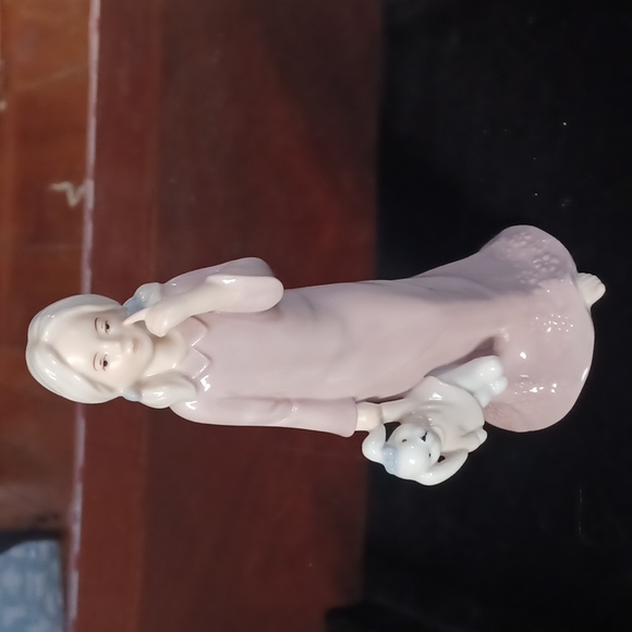 Regal house collection girl with bunny te ddy vintage collectable porcelain. - Picture 2 of 3